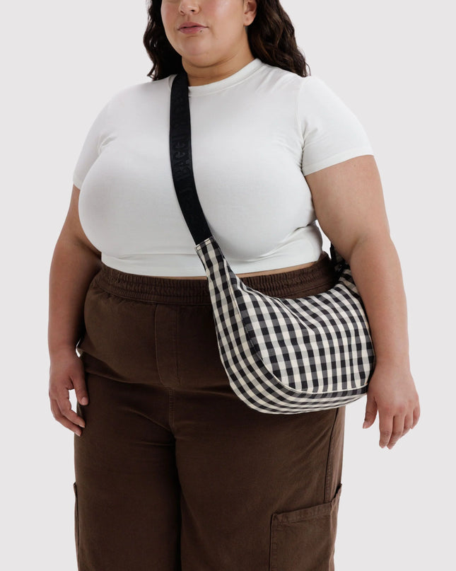 BAGGU MEDIUM NYLON CRESCENT BAG - BLACK AND CREAM GINGHAM